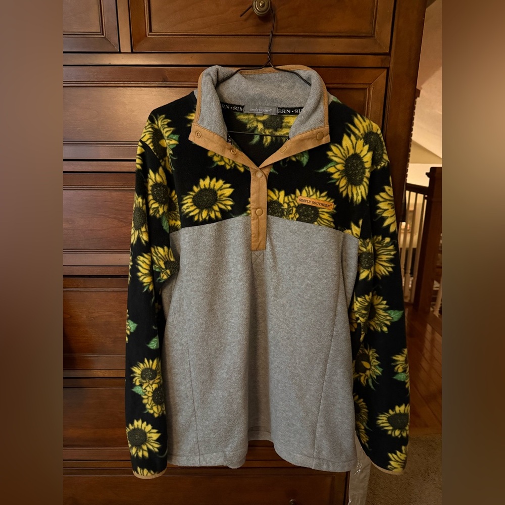 Simply Southern Sunflower Fleece Size Large